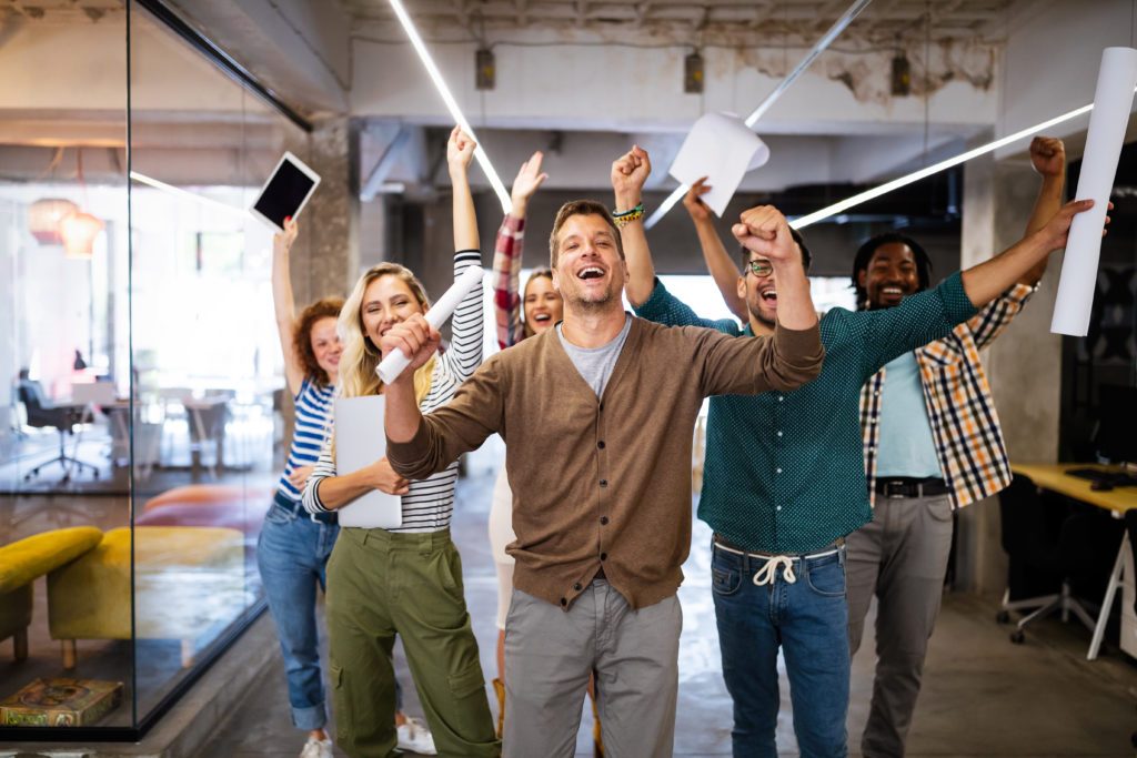 successful-company-with-happy-employees-in-modern-ZNM56X2-1024x683 spenditcard-berechnung-sachbezug-modul50