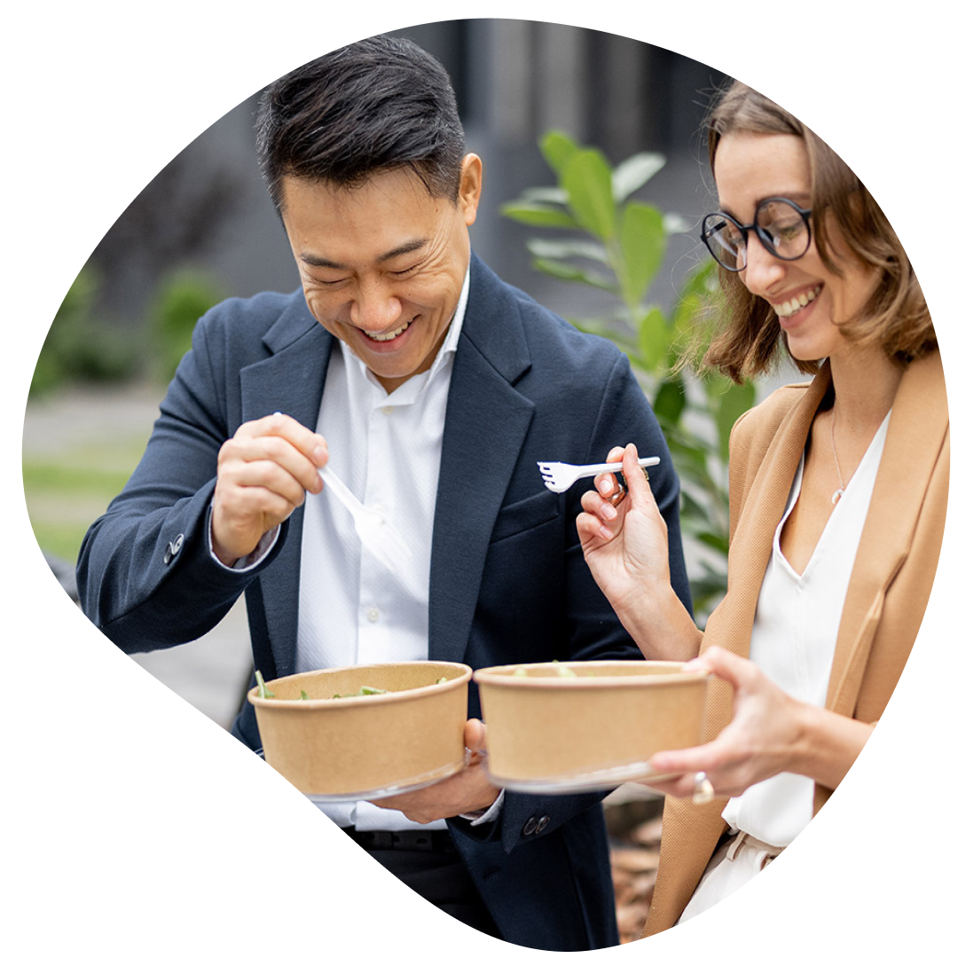 spendit-bubble-lu-4 Menschen beim Mittagessen mit Lunchit