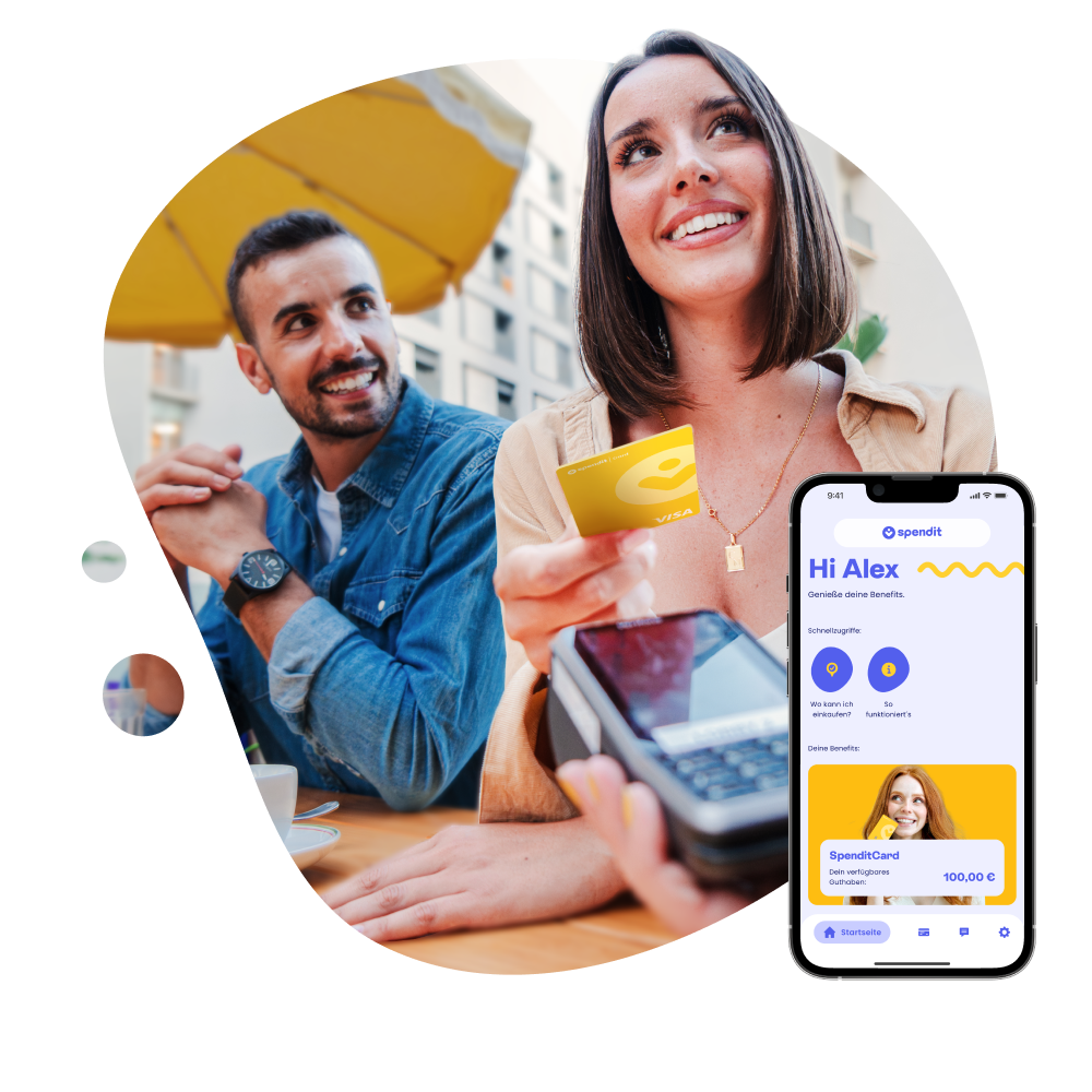 keyvisual-spc-1x Zwei Personen beim Bezahlen und der App Screen der spendit | myBenefits App mit dem Benefit mit der SpenditCard